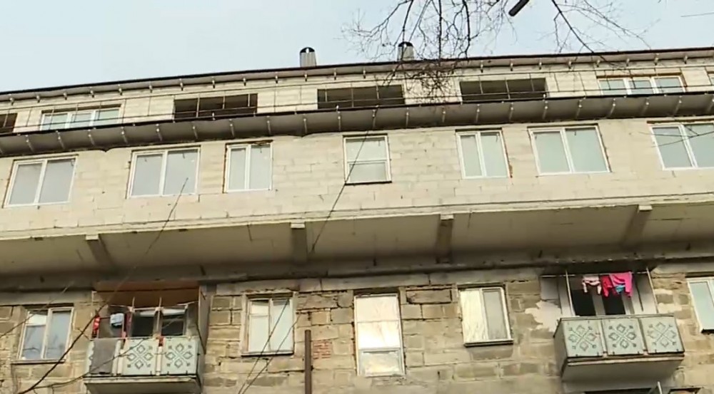Experimente arhitecturale la Botanica. Deasupra unui bloc cu patru etaje se construieşte o mansardă cu două niveluri